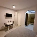Tomas *