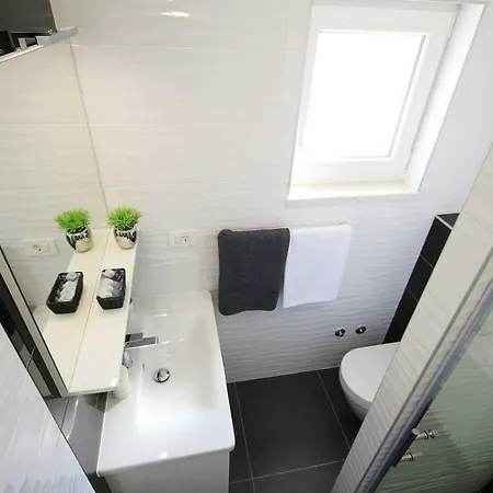 Tomas Apartman *